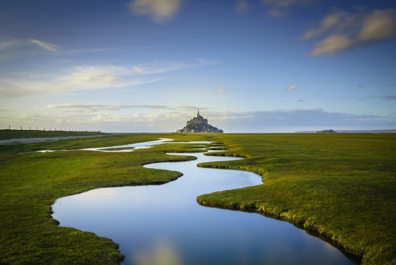Победителем конкурса стал Дэниел Бертон за фотографию замка Мон-Сен-Мишель
