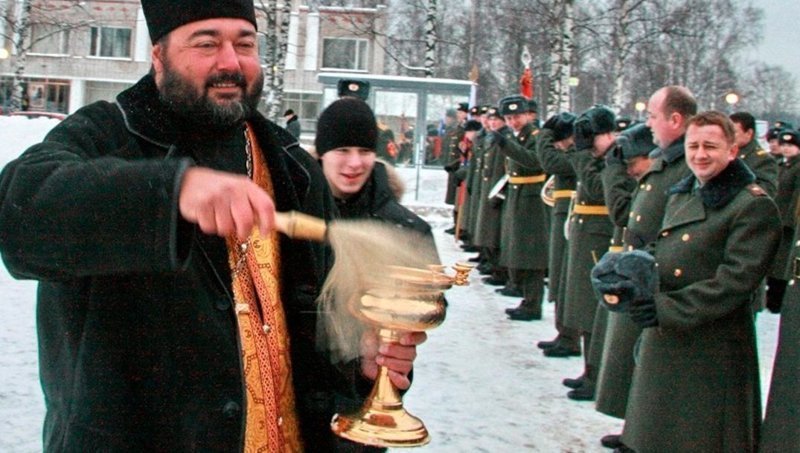 Россиян удивила перспектива открытия в России школы военных священников