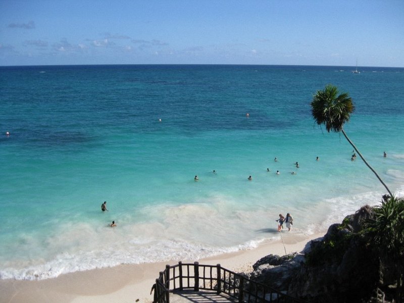 На четвертом месте оказался бразильский пляж Прайя-до-Санчо в штате Пернамбуку, а на пятом — пляж Тулум в Мексике.  