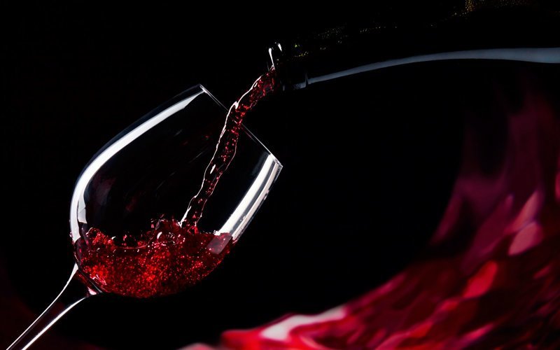 Ученые установили, какое количество вина полезно для сердца