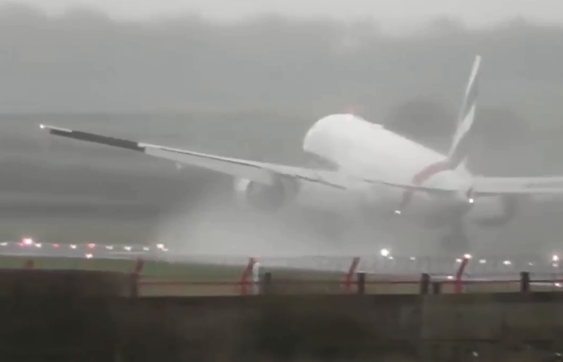 В минуте от катастрофы: двойная посадка "Боинга-777"