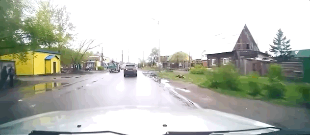 Хук сзади: подборка записей видеорегистраторов с самыми нелепыми ДТП