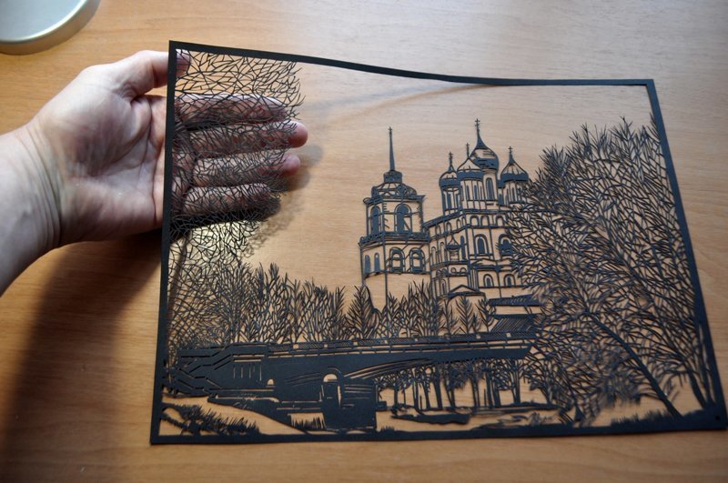 Дедушка из Пскова восхитил интернет своими невероятными картинами из бумаги
