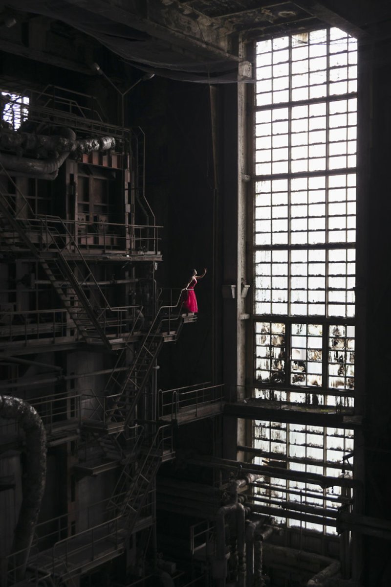 Искатели красоты: яркая Джейд внутри огромной бывшей электростанции в Венгрии