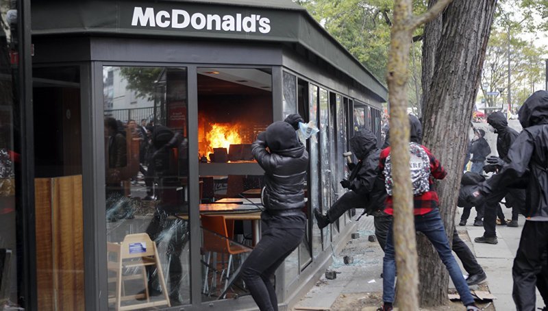 Последствия погромов в Париже