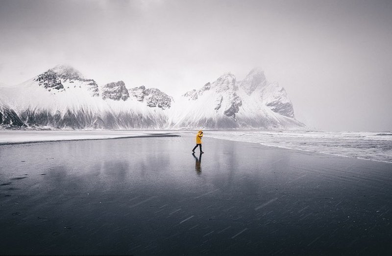 Витольд Зиомек из Польши сделал этот снимок, исследуя холодные берега мыса Стокснес в Исландии