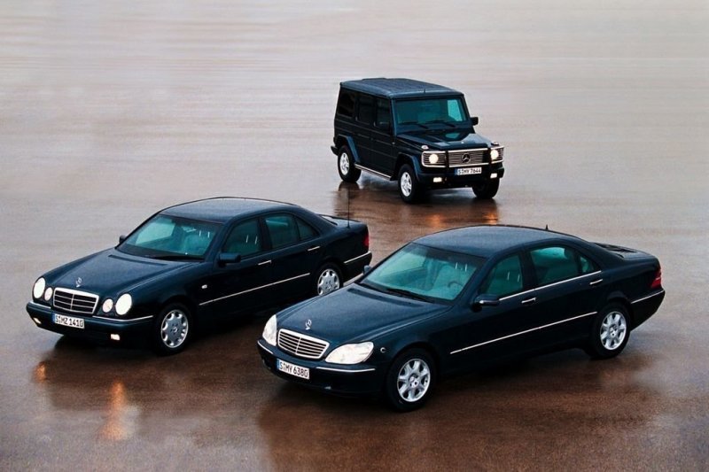 Mercedes породил такие народные шедевры, как «кабан» (S-класс), «лупатый» (E-класс), «гелик» (G-класс), «лисичка» (220-й кузов).