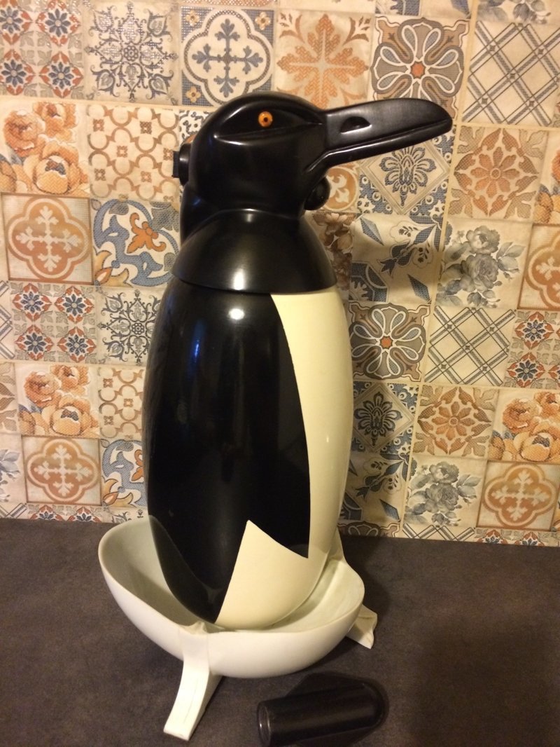 4. Сифон для воды "Пингвин"