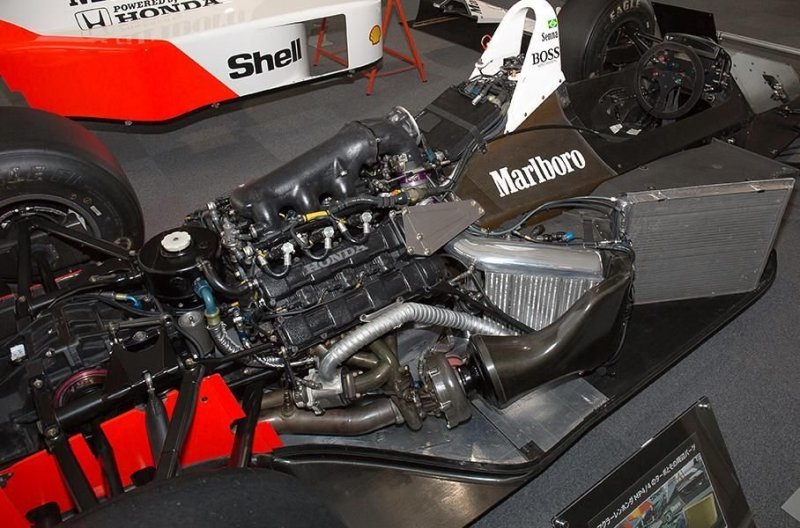 В 80-е годы давление наддува на моторах Формулы-1 могло достигать 5,5 бар. Толуол с его высочайшей детонационной стойкостью отлично подходил в качестве топлива этих двигателей.