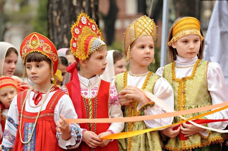 Русские народы в русских костюмах