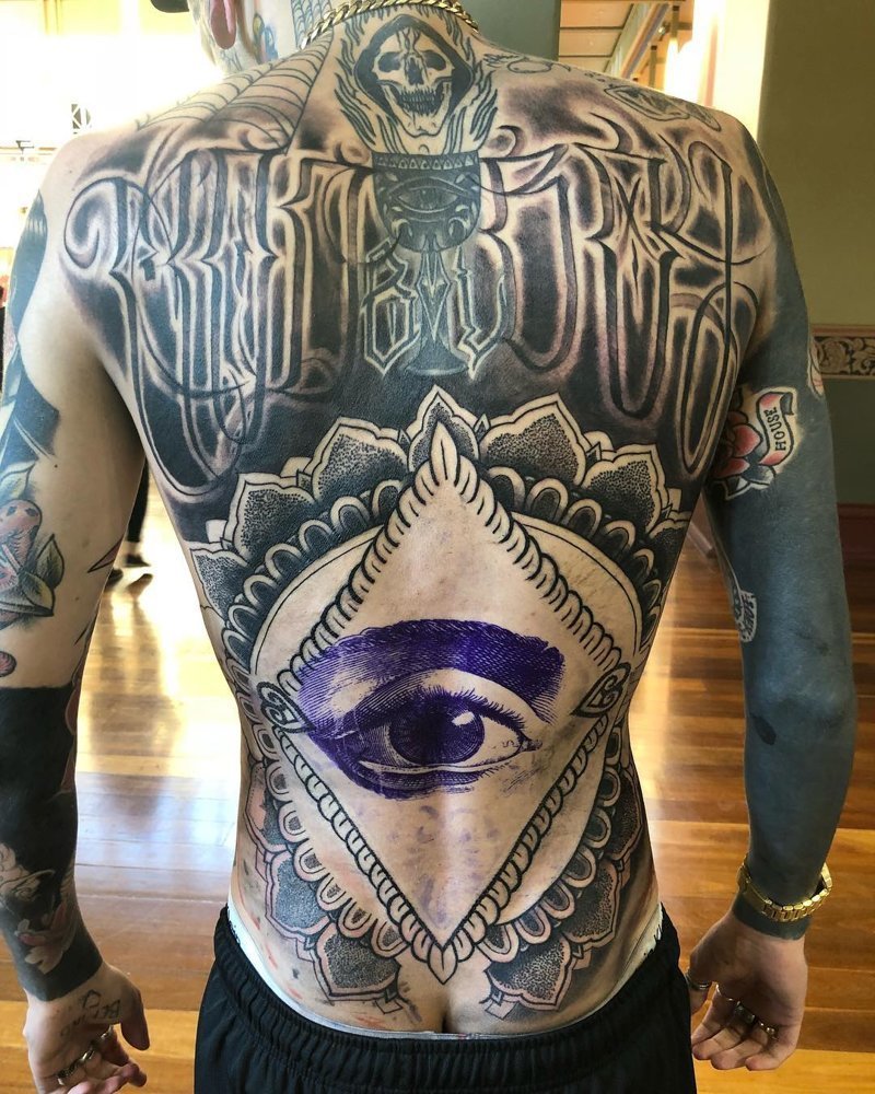 Этот парень начал «украшать» своё тело пирсингом и татуировками с 11-летнего возраста