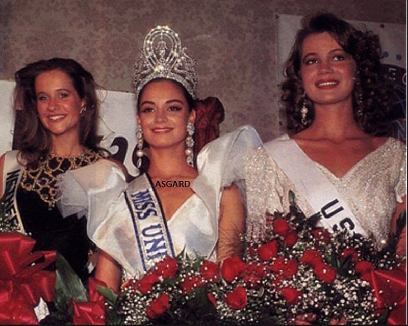 В 1990 году в возрасте 19 лет Юлия Лемигова завоевала титул «Мисс СССР» и этот титул открыт перед ней многие двери