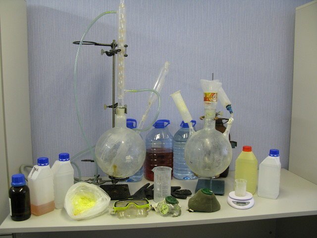 В Свердловском районе обнаружена и ликвидирована лаборатория, в которой производили наркотические средства и психотропные вещества. Изъято 20 килограммов готовой «синтетики» и компонентов еще на 70 килограммов дурмана.
