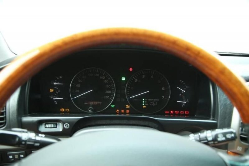 Внедорожник Lexus проехал по дорогам России миллион километров