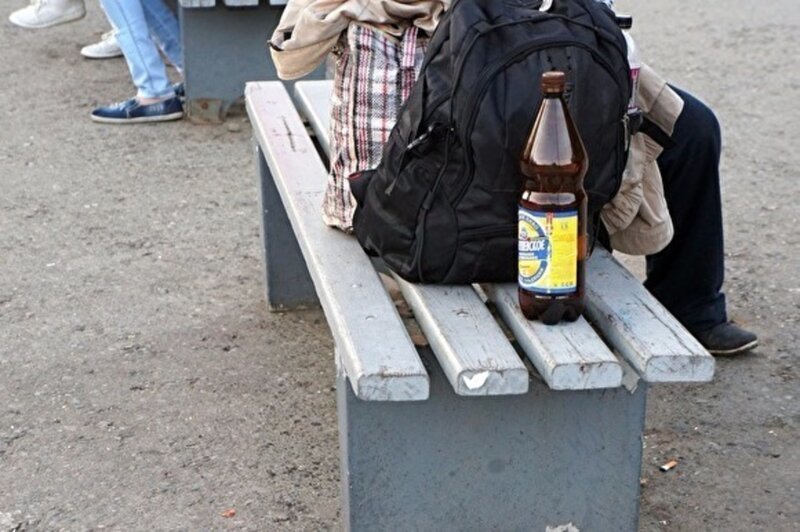 Фото пиво в руке на улице