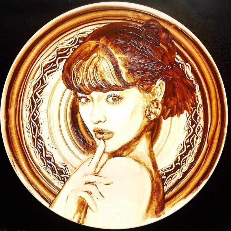 Вкусное искусство: талантливая художница рисует растопленным шоколадом