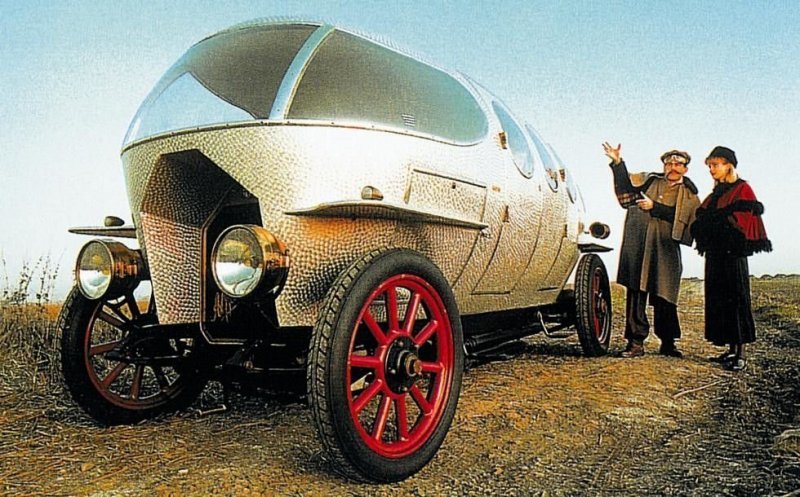 Первая в мире аэродинамическая легковушка Alfa Romeo Aerodinamica с пятиместным кузовом. 1914 год