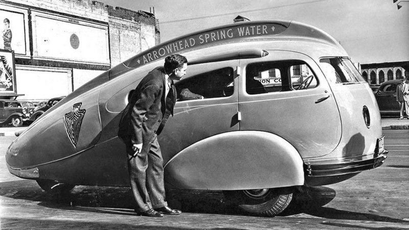 Нескладный трехколесный вагончик Arrowhead для рекламирования ключевой воды. 1936 год
