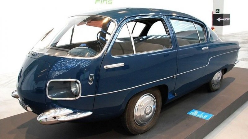 Оригинальная итальянская заднеприводная машина вагонной компоновки Morelli M-1000. 1956 год