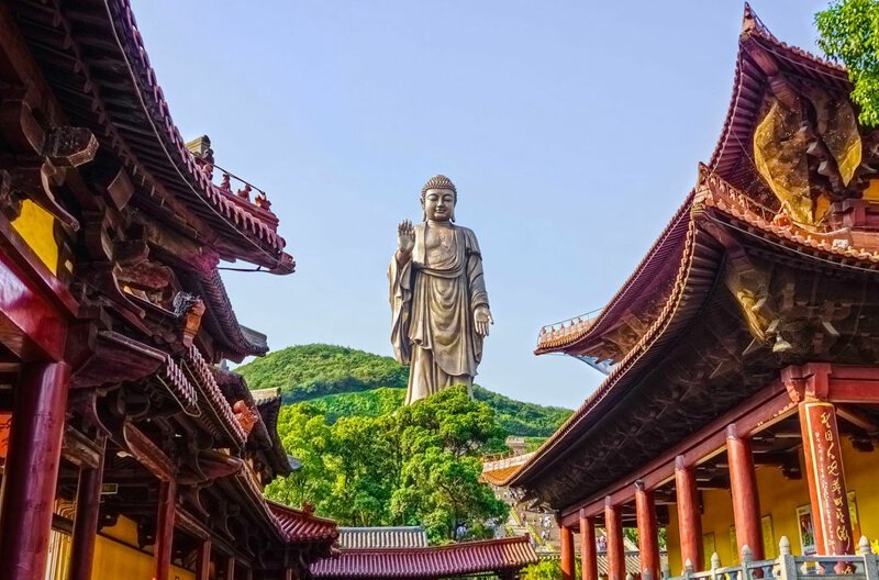 Большой Будда на острове Лантау в Гонконге, 79 м 