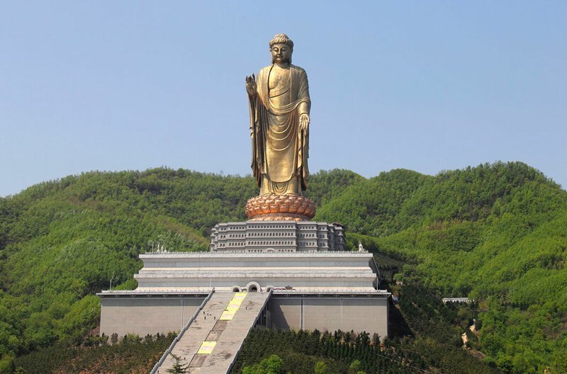 Будда Весеннего Храма — вторая по величине статуя в мире, 128 м, Китай