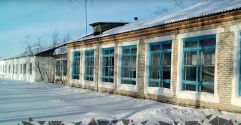 Прыжки с голой задницей через костер и другая дичь: современная жизнь одной школы под Новосибирском