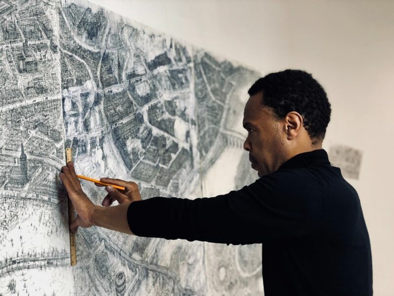 Художник рисует детальные карты городов с высоты птичьего полета