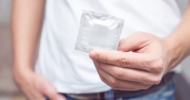 Что делать, если после секса презерватив остался внутри партнерши? Объясняем