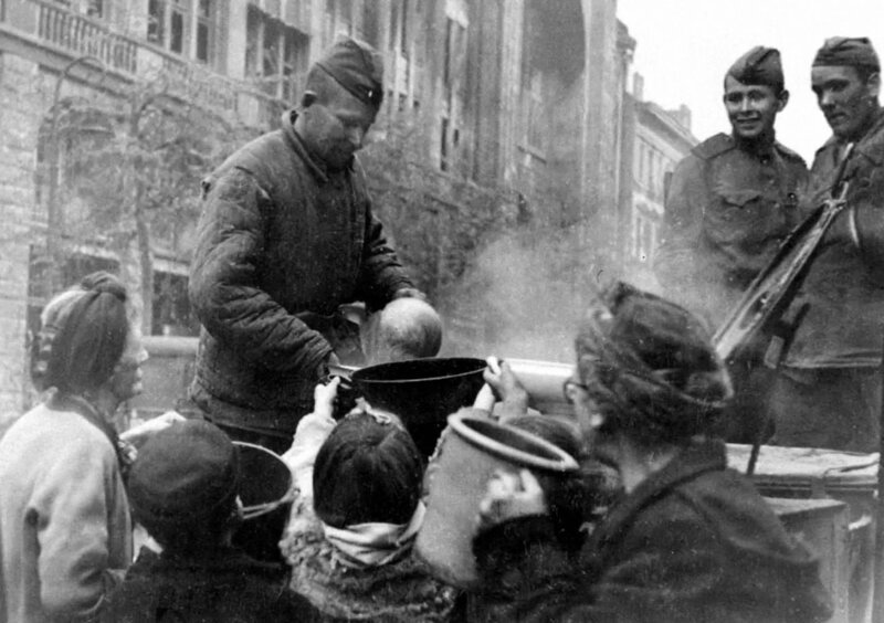 Германия: Русские должны вернуть «награбленное»
