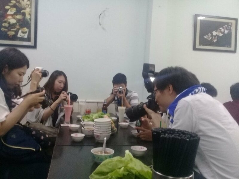 «Оказалось, что японские туристы помешаны на фото еды. Все эти люди столпились вокруг тарелки салата»