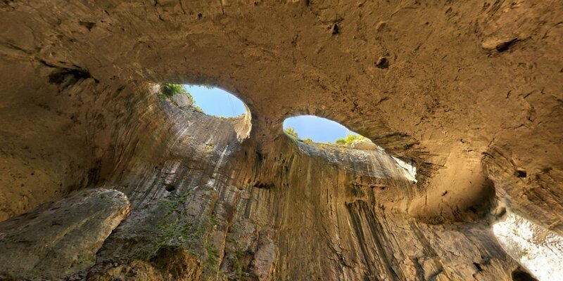 Глаза Бога - Пещера в Болгарии