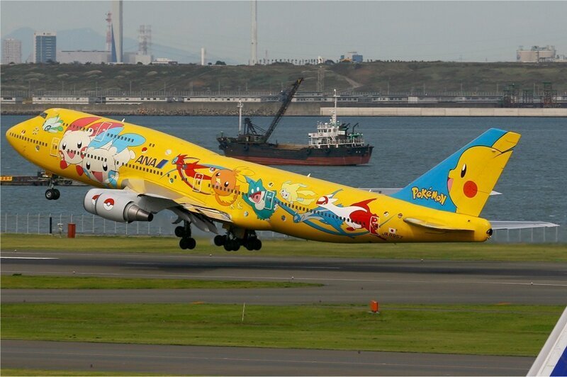 5. Самый яркий самолет в мире. Хотели бы полетать на таком?
