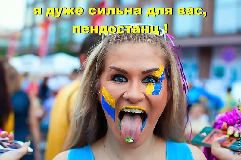 Водка не только делает женщин красивее, но и добрее.