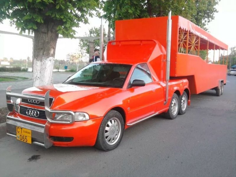В Румынии легковой Audi превратили в экскурсионный тягач для перевозки пассажиров