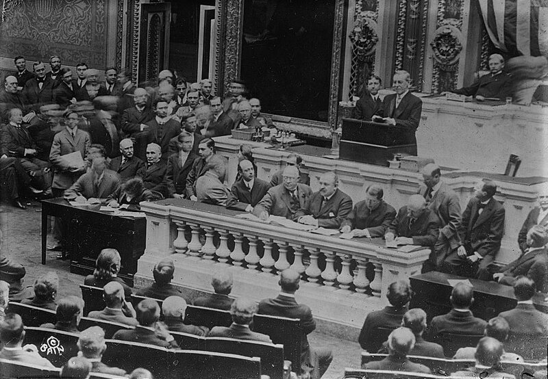Как ФРС США уже 105 лет обманывает весь мир
