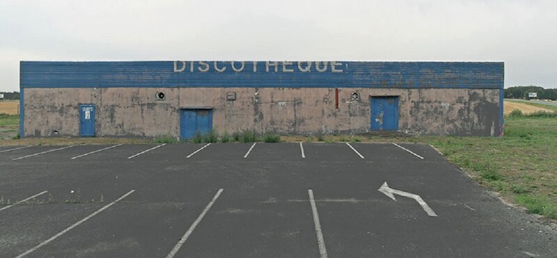 Фотограф снимает заброшенные французские дискотеки
