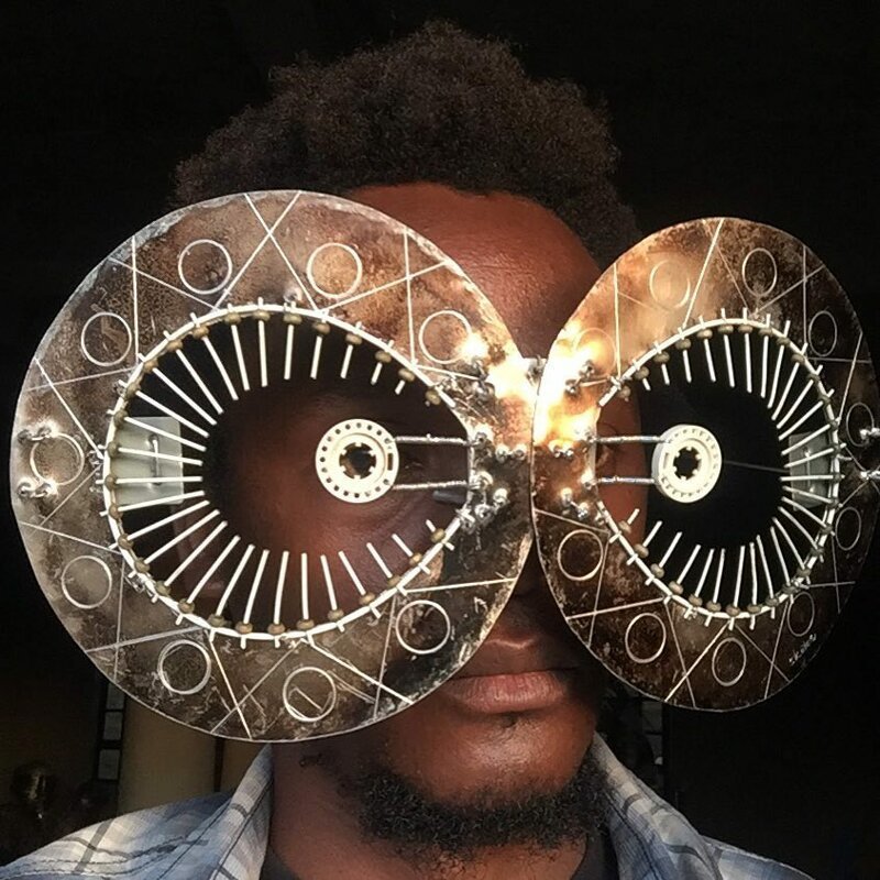 Афрофутурист из Кении предлагает взглянуть на мир через необычные очки