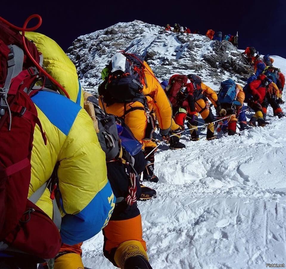 Сколько по времени подниматься на эверест. Эверест гора восхождение. Очередь на Эверест 2019. Подъем на Эверест. Подъем на гору Эверест.