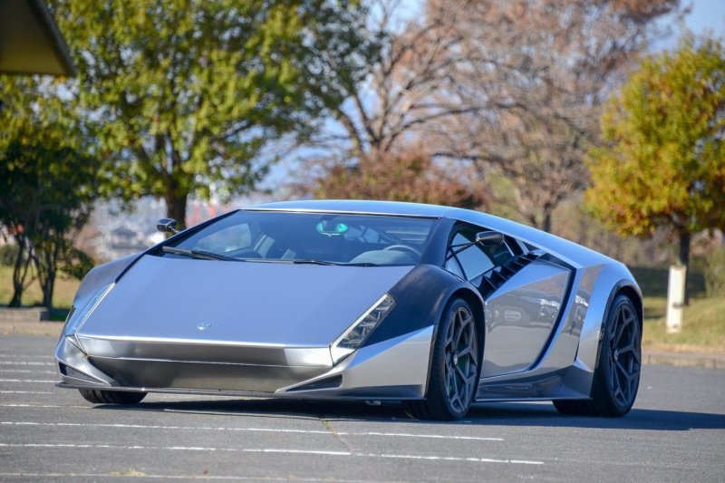 Второй, это прошлогодний суперкар Kode 0 созданный на базе Lamborghini Aventador.