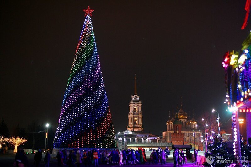 Жителей и гостей Тулы ждут Всероссийский слет Дедов Морозов и Снегурочек, ярмарки мастеров, гастрономический фестиваль.