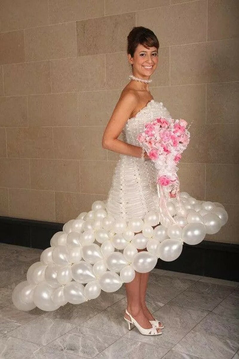 8. Свадебное платье из воздушных шаров