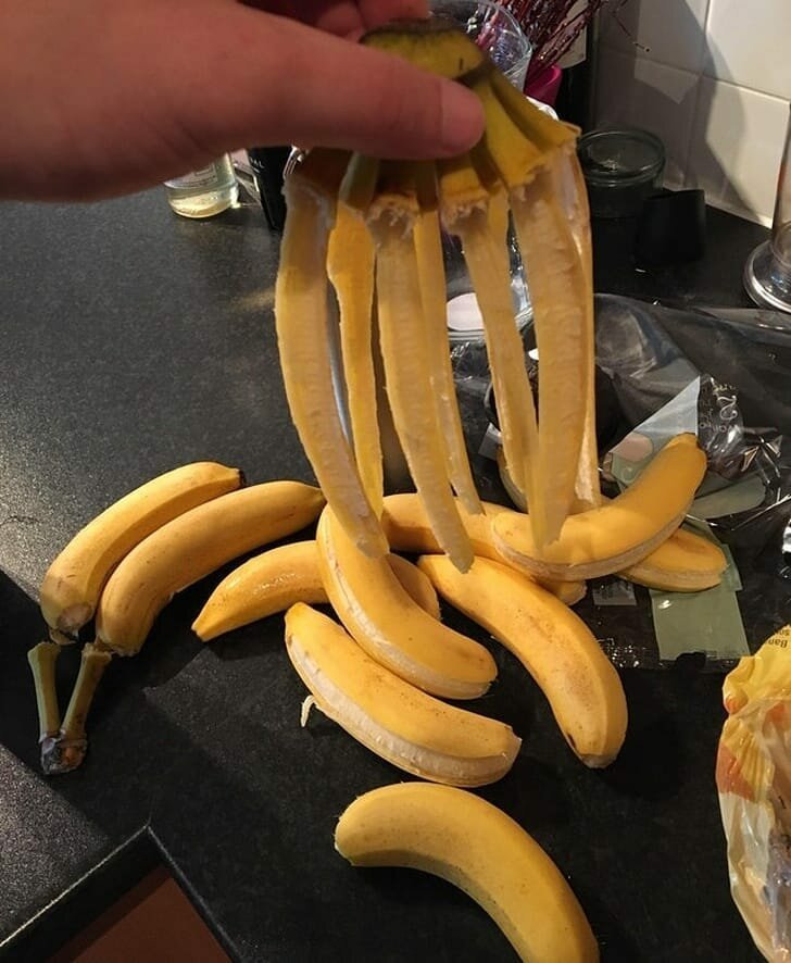 5. "Взял любимых бананчиков в магазине"