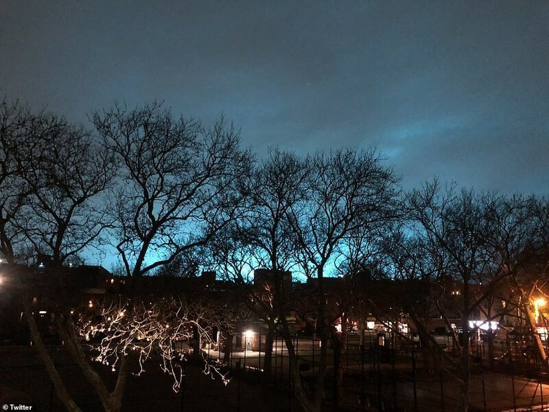 Взрыв на трансформаторной подстанции окрасил ночное небо Нью-Йорка в голубой цвет