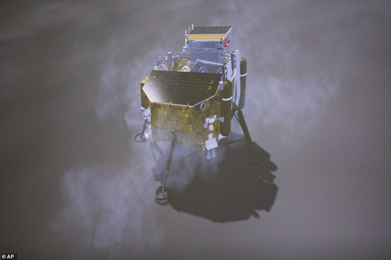 На снимке - симуляция процесса прилунения аппарата "Чанъэ-4"