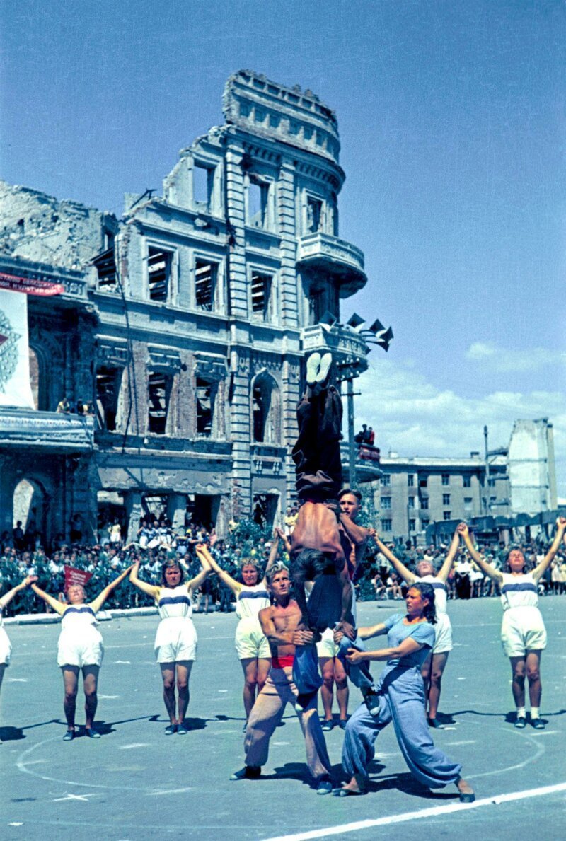 Первый послевоенный спортивный парад в Сталинграде, 1945 год