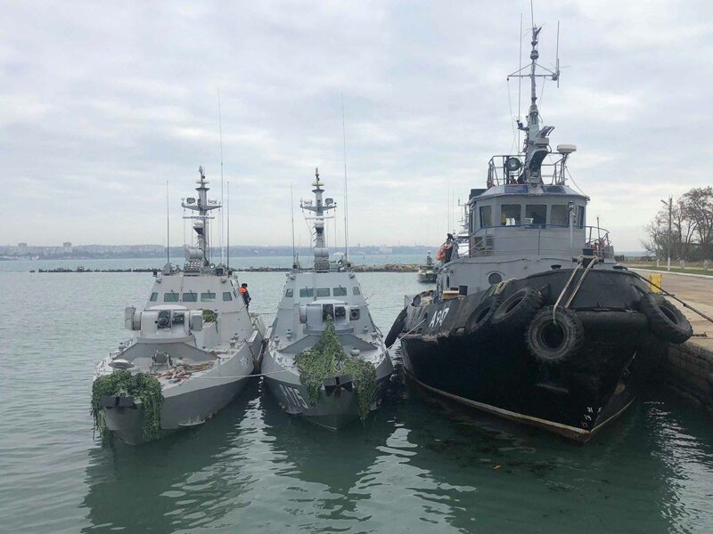 Украина снова направит военные корабли через Керченский пролив