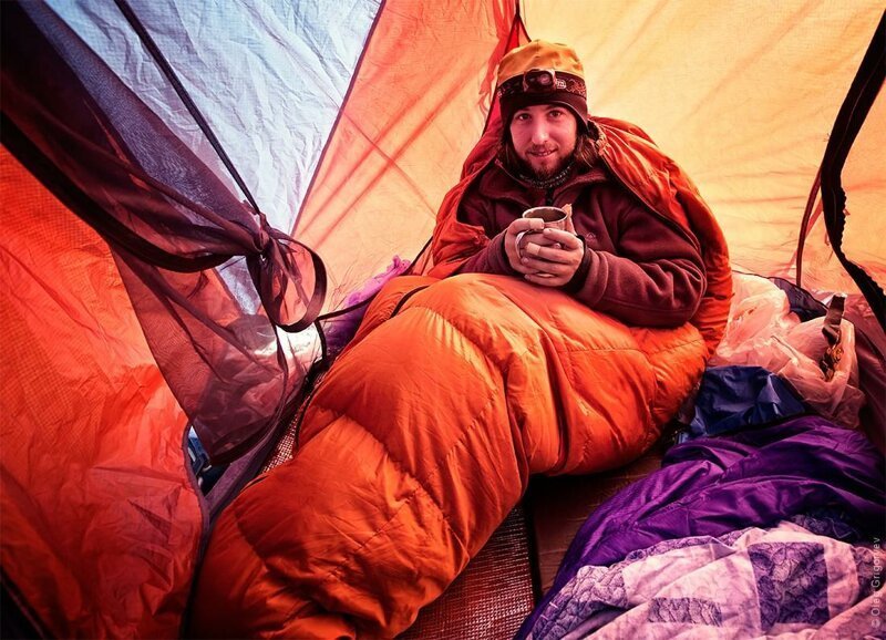 10. Невероятно приятно, когда ранним утром, на высоте 4500 м и при температуре -7 за бортом палатки, тебе приносят горячий кофе и таблетку аспирина. После этого хочется любить людей. Всем добра!