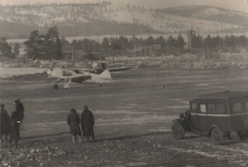 Ла-5 выруливают на взлёт. Фото из архива Улан-Удэнского авиационного завода (в годы войны - завода №39)
