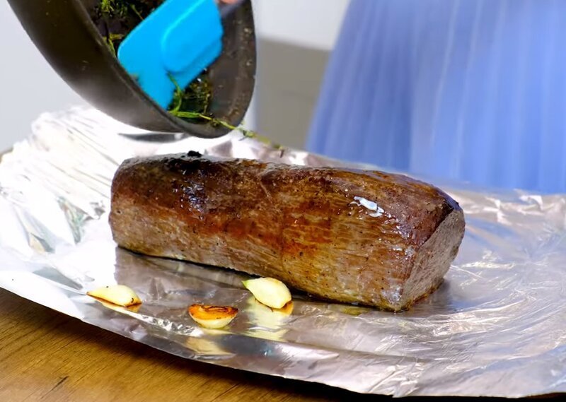 Мясо шиворот-навыворот - сочная говядина, запеченная в духовке