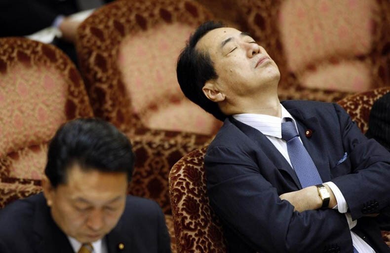 Вот почему японцам разрешают спать на работе